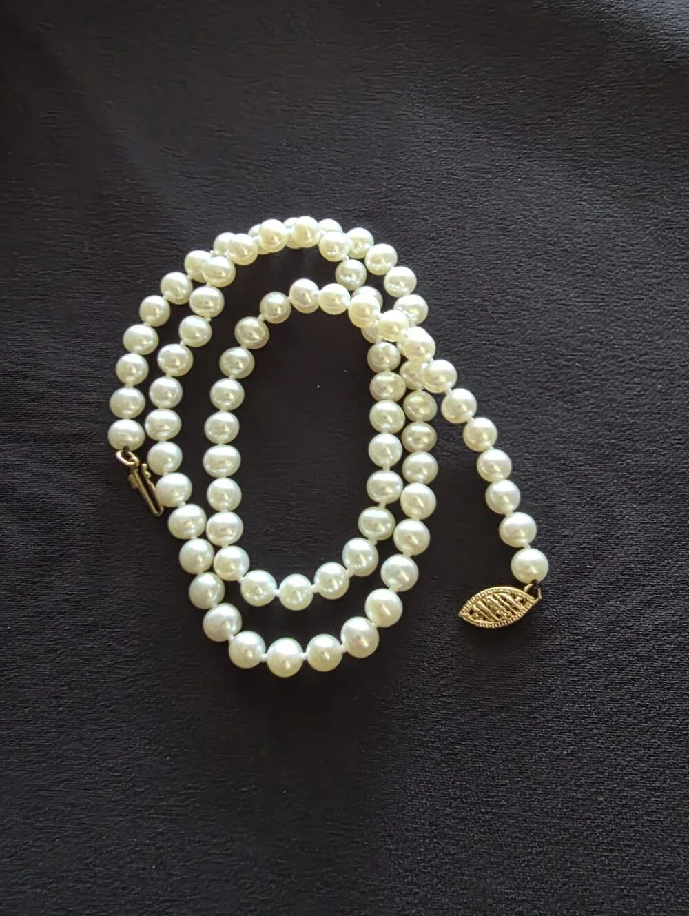 14K Gold Filagree Clasp Akoya Cultured Pearl Necklace 5mm Knotted Strand - Picture 10 of 13